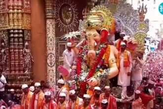 lalbaugcha-raja-immersion:-mumbai-bids-farewell-as-iconic-ganesh-idol-leaves-for-visarjan