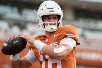 texas-vs.-tennessee-football-livestream:-where-to-watch-the-marquee-matchup-online