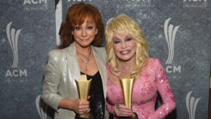 reba-mcentire-reveals-she-missed-a-call-from-dolly-parton-before-her-death:-“i’ll-never-know-why-she-called”
