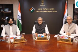 election-commission-presents-united-front-in-face-of-mounting-criticism