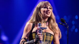 how-many-vmas-does-taylor-swift-have?-her-wins-&-record-explained