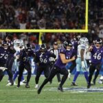 mtv-vmas-begin-on-time-in-la.,-but-football-delays-the-start-of-the-show-on-tv