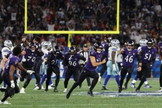 mtv-vmas-begin-on-time-in-la.,-but-football-delays-the-start-of-the-show-on-tv