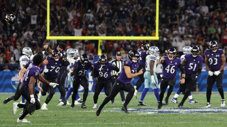mtv-vmas-begin-on-time-in-la.,-but-football-delays-the-start-of-the-show-on-tv