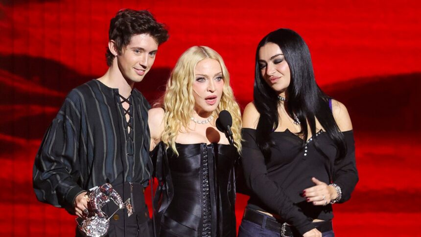 mtv-video-music-awards:-taylor-swift’s-record,-madonna’s-domination,-snoop-dogg’s-dig,-and-more-memorable-moments