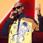 snoop-dogg-pokes-fun-at-madonna-in-vmas-monologue:-“she-ain’t-a-virgin-no-more”