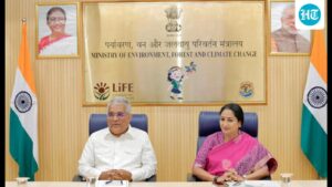 delhi-cm-attends-meeting-with-union-environment-minister-on-pollution-measures