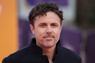 casey-affleck-on-matt-damon-rivalry,-a-chris-nolan-phone-call-and-being-a-proud-“hollywood-outsider”