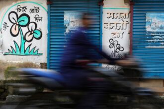sc-asks-election-commission-to-resolve-tmc-factions’-symbol-row-within-3-months