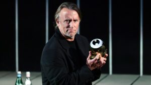 richard-linklater-gives-major-‘merrily-we-roll-along’-update