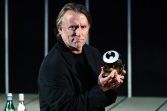 richard-linklater-gives-major-‘merrily-we-roll-along’-update