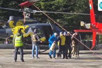 21-trekkers,-porters-rescued-from-high-himalayan-areas-in-uttarkashi:-officials
