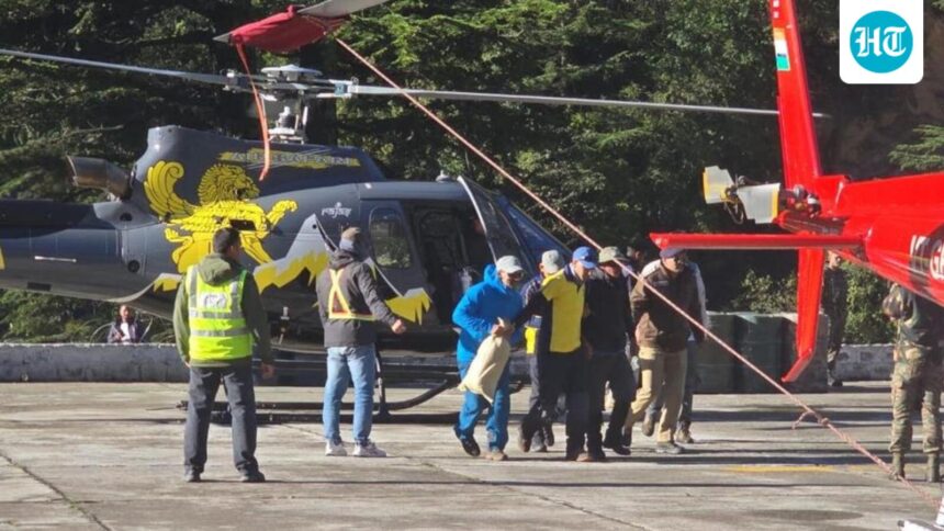 21-trekkers,-porters-rescued-from-high-himalayan-areas-in-uttarkashi:-officials