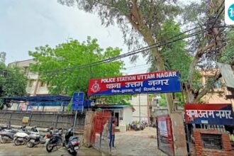 uttam-nagar-murder:-witness-alleges-assault-by-accused’s-relative;-crowds-gather-at-police-station