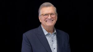 ‘undercover-boss’-revived-at-cbs-with-drew-carey-as-host