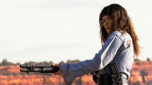 ‘onslaught’-review:-adria-arjona-shines-in-adam-wingard’s-intriguingly-colorful,-ultimately-underwhelming-action-thriller