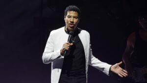 lionel-richie’s-health:-updates-on-the-musician-after-he-was-hospitalized