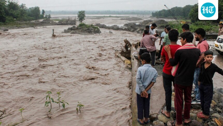 visuals-from-uttarakhand-show-severe-waterlogging,-flood-like-situation-as-heavy-rains-continue
