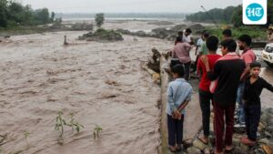 heavy-rain-in-uttarakhand-triggers-waterlogging-in-nainital,-bhimtal;-flood-like-situation-on-roads-|-visuals