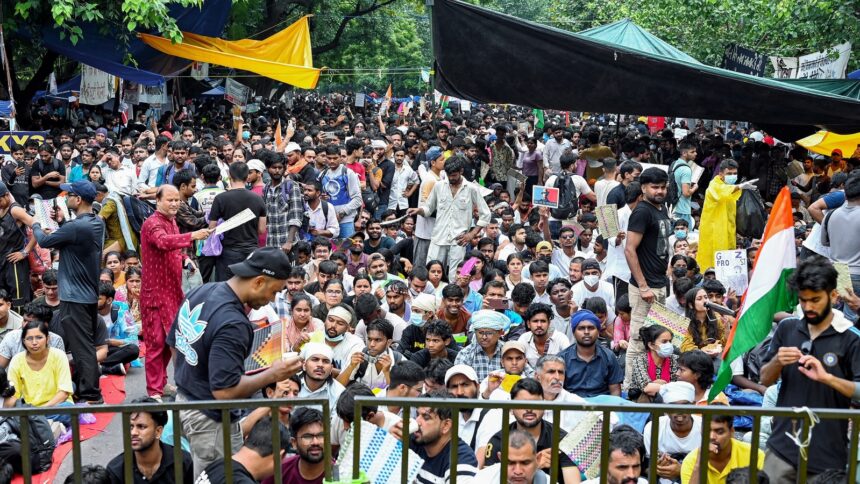 supreme-court-quashes-all-firs-across-the-country-against-neet-paper-leak-protesters