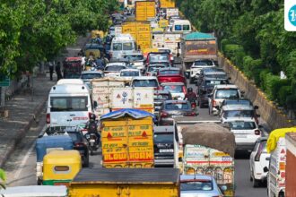 delhi-traffic-to-be-hit-from-1pm-to-7pm-due-to-janmashtami-shobha-yatra:-check-affected-routes