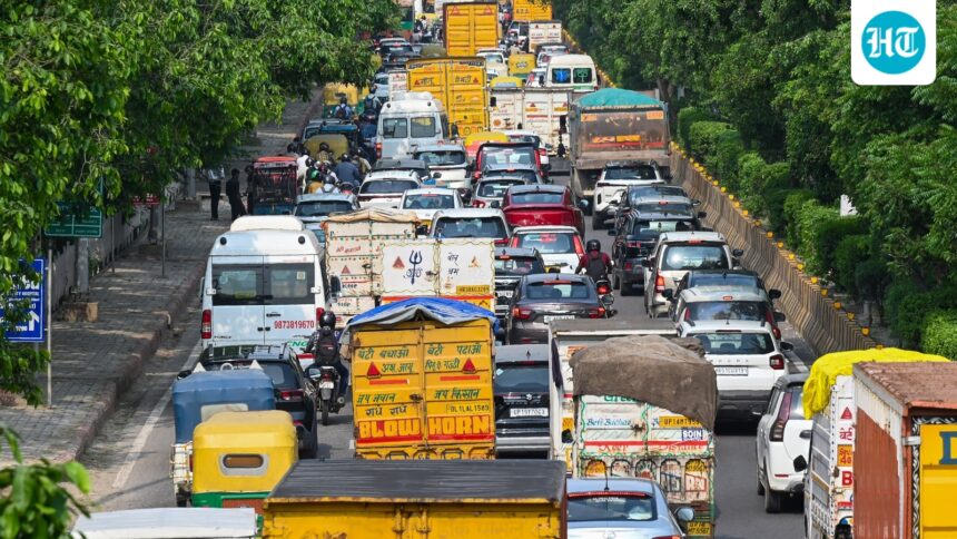 delhi-traffic-to-be-hit-from-1pm-to-7pm-due-to-janmashtami-shobha-yatra:-check-affected-routes