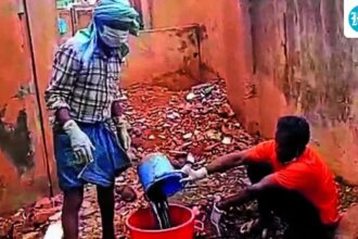 patients-forced-to-clean-hospital-sewage-in-karnataka,-2-staff-booked
