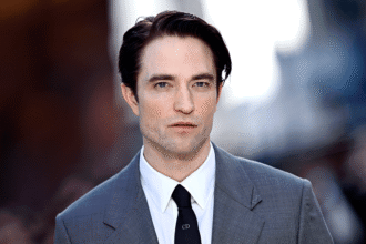 how-robert-pattinson-mastered-chris-hansen’s-“incredibly-difficult”-voice-for-‘primetime’