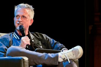 bill-simmons-says-“i-learned-my-lesson”-after-admitting-to-proxy-betting-on-fanduel-in-podcast-interview