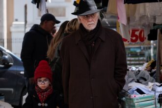 venice-first-look:-toni-servillo-meets-his-match-in-mario-martone’s-‘scherzetto’