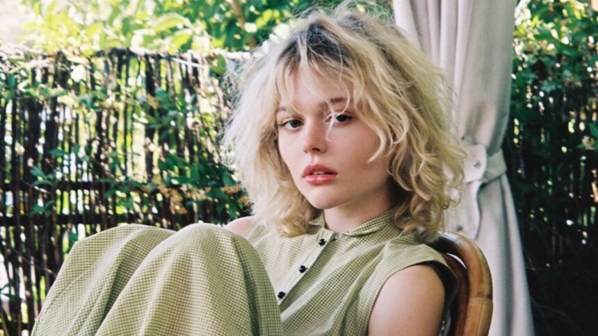 emily-alyn-lind-is-a-proud-“f***ing-know-it-all”