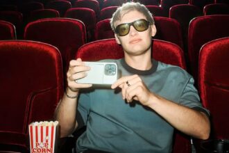 studios-greenlight-$250-million-movies-with-a-“go-big-or-go-home”-approach.-there’s-another-way