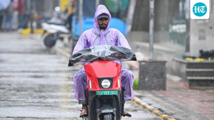 light-to-moderate-rain-likely-in-delhi-today,-temperatures-remain-above-normal