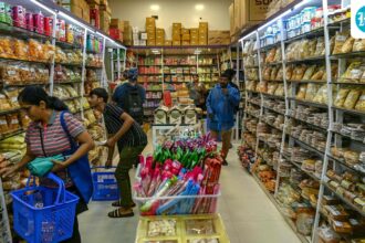 ht-morning-news-brief-september-1:-centre-backs-7.8%-growth-amid-gdp-row,-f-16-hero-abhinandan-quits-iaf-|-top-news