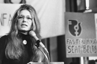 gloria-steinem’s-cause-of-death-updates:-how-did-the-iconic-feminist-&-journalist-die?