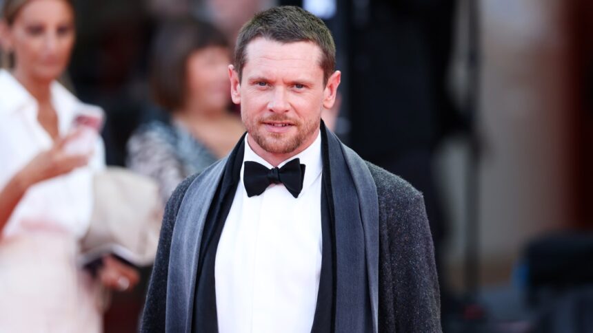 jack-o’connell-braves-the-venice-heat-(and-gets-sweaty)-in-dior-look-by-jonathan-anderson