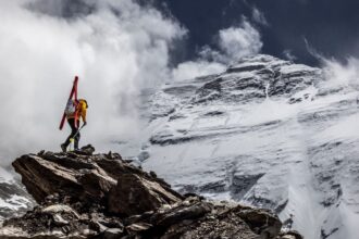 ‘everest:-the-other-side’-review:-a-frustrating,-guiltily-compelling-portrait-of-the-triumph-and-tragedy-of-extreme-mountaineering