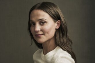 alicia-vikander-wants-the-full-venice-experience