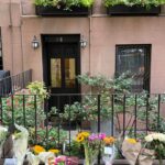 outside-gloria-steinem’s-home,-her-legacy-lives-on