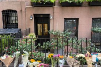 outside-gloria-steinem’s-home,-her-legacy-lives-on