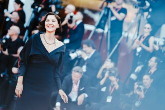 maggie-gyllenhaal’s-venice-film-festival-style