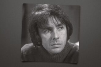 richard-o’sullivan,-british-sitcom-star-who-inspired-john-ritter’s-‘three’s-company’-character,-dies-at-82