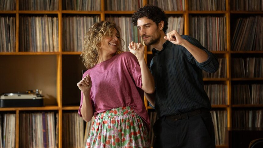‘it-will-happen-tonight’-review:-italian-auteur-nanni-moretti’s-searing-and-sea-sawing-romance-is-passionate-to-a-fault