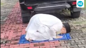 sp-leader-booked-for-offering-namaz-on-moradabad-circuit-house-road;-‘disgrace’,-says-pawan-khera