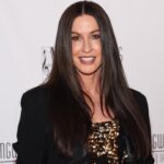 alanis-morissette-sues-former-tour-manager-over-alleged-“calculated-blackmail-campaign”