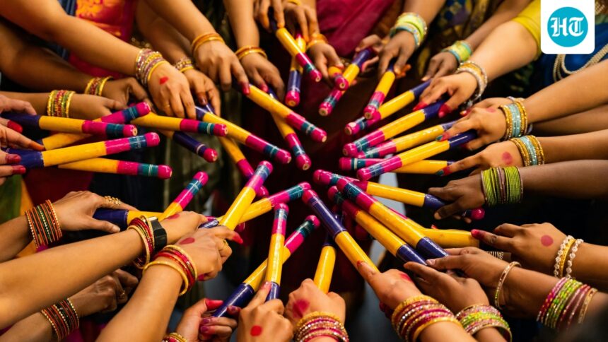 ‘check-aadhaar-card,-apply-tilak’:-maharashtra-vhp-seeks-to-bar-muslim-entry-at-garba,-dandiya-events