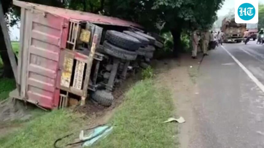 5-killed,-5-injured-as-dumper-rams-tempo-in-uttar-pradesh’s-sambhal