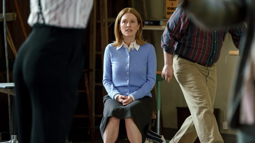 ‘the-debut’-review:-julianne-moore-and-paul-giamatti-are-dynamite-together-in-jesse-eisenberg’s-entertainingly-offbeat-theater-comedy