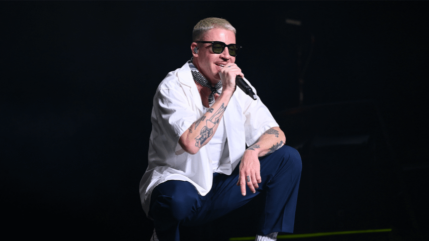 petition-calls-for-macklemore’s-removal-from-ed-sheeran’s-tour-after-rapper’s-“free-palestine”-onstage-plea