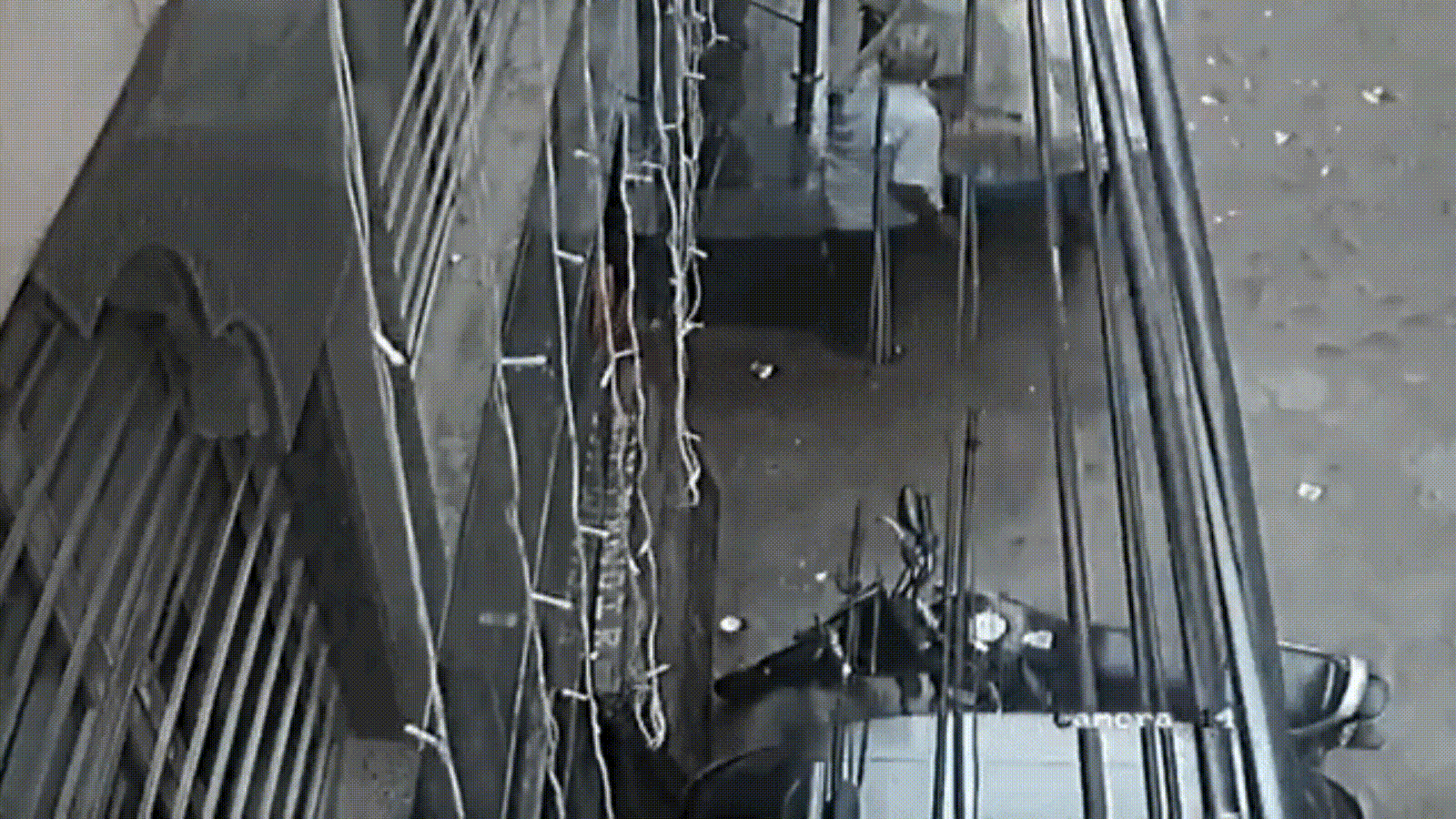 delhi-building-collapse-live:-cctv-shows-moment-satya-niketan-pg-caved-in;-6-dead-as-rescue-enters-day-2